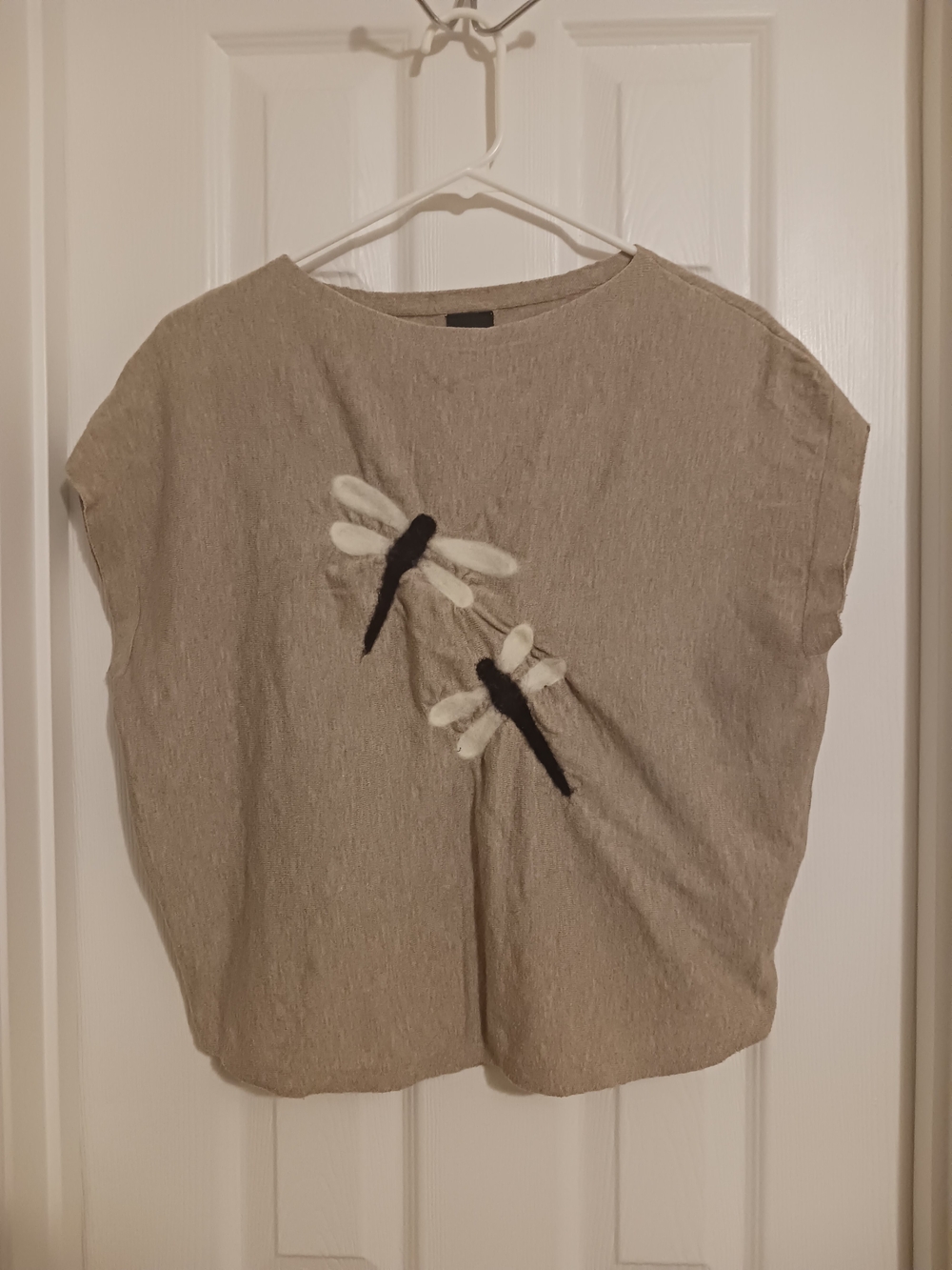 Aaeda Women's Tan Felted Dragonfly Sweater Chic Cozy sz M Fairycore